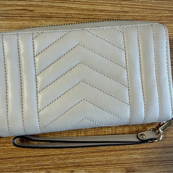 Michael Kors Blush Quilted Wristlet - Picture 7 of 12